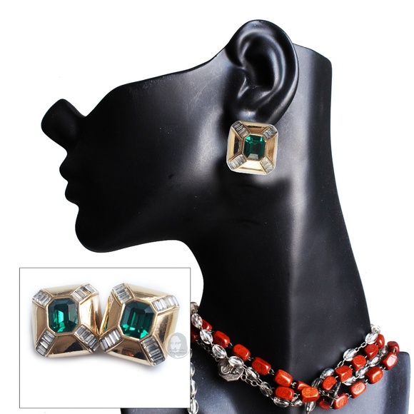 Ciner Earrings Gold Metal Emerald Green Rhinestones Clip Style Vintage 80s - Picture 1 of 11